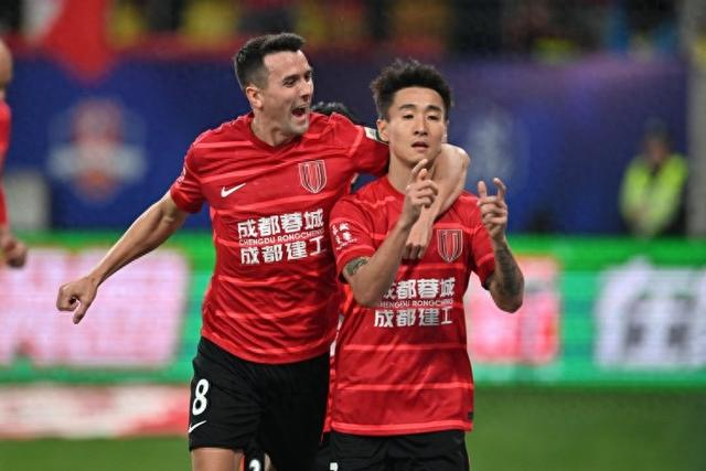 包含里程碑夜！成都蓉城门线救险，欧超杯今晨刷纪录，底气十足，年轻球员得到机会的词条-澳门银河网站