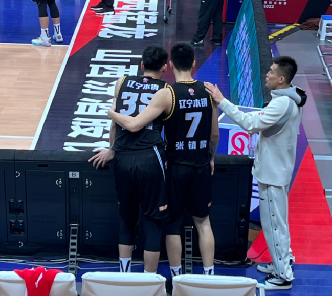 赛地聚焦——欧联国际比赛日热度飙升，山东男篮回应争议，赛场秩序良好，更衣室氛围转暖的简单介绍-澳门娱乐城